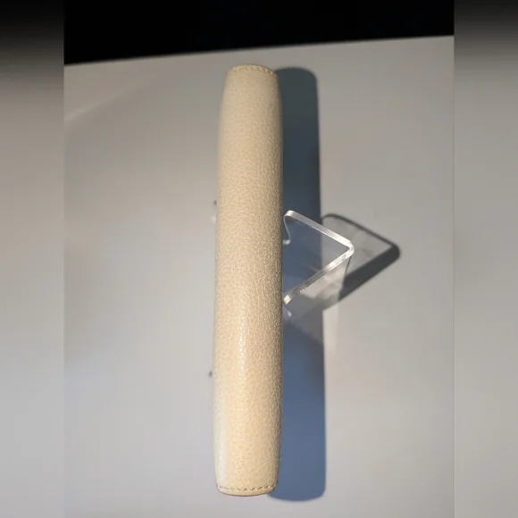 Vintage Gucci Cream Leather Zip Wallet with Interlocking GG - Picture 7 of 11